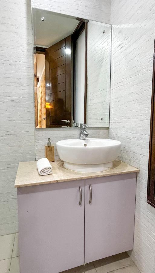 לינה וארוחת בוקר ניו דלהי Avatar Living @Safdarjung Enclave מראה חיצוני תמונה